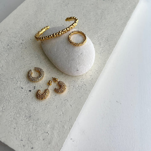 caviar earcuff